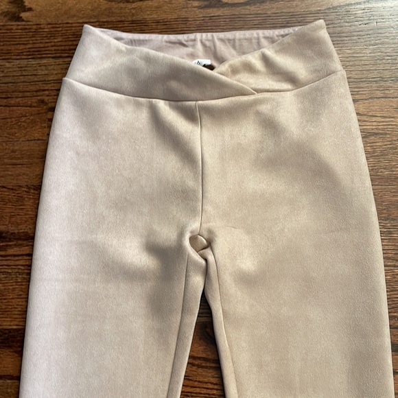 NWT, Splendid Faux Suede Tan Leggings! - Picture 5 of 9